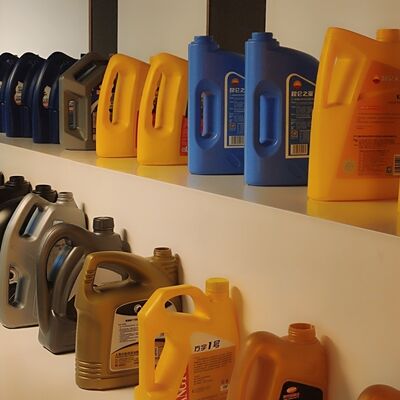 खरीदें कारखाने से बना शीर्ष बिक्री 1-5L स्नेहक भरने की लाइन पूरी तरह से स्वचालित नियंत्रण online manufacture