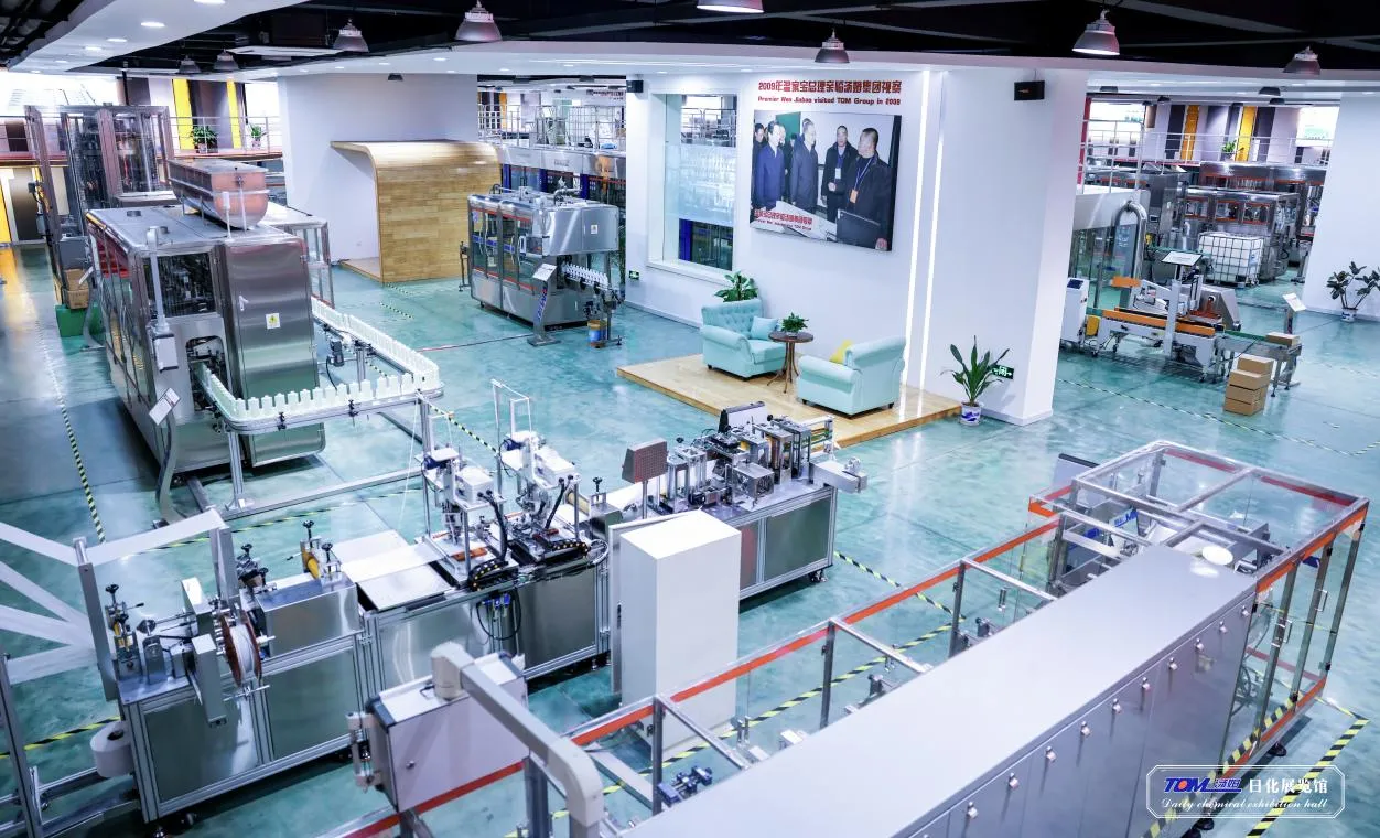 ओडीएम स्वचालित तरल मल्टी-हेड विशेष पेटेंट एंटीफ्रीज और तेल बोतल भरने की मशीन 15